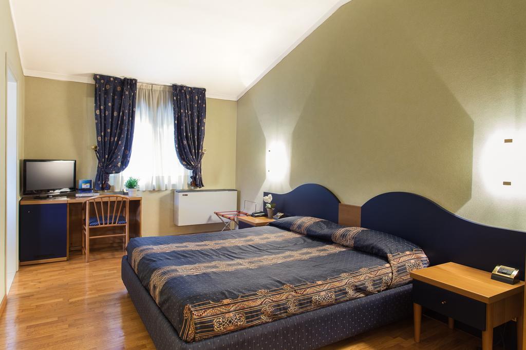 Hotel Gambara Szoba fotó